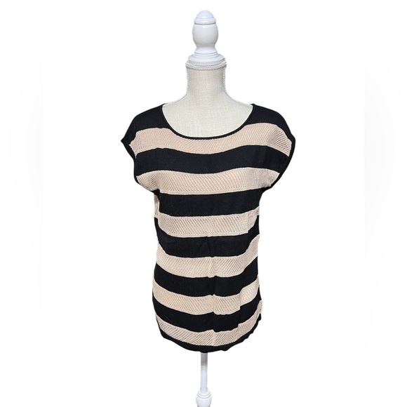 Lightweight sleeveless sweater - Picture 1 of 3
